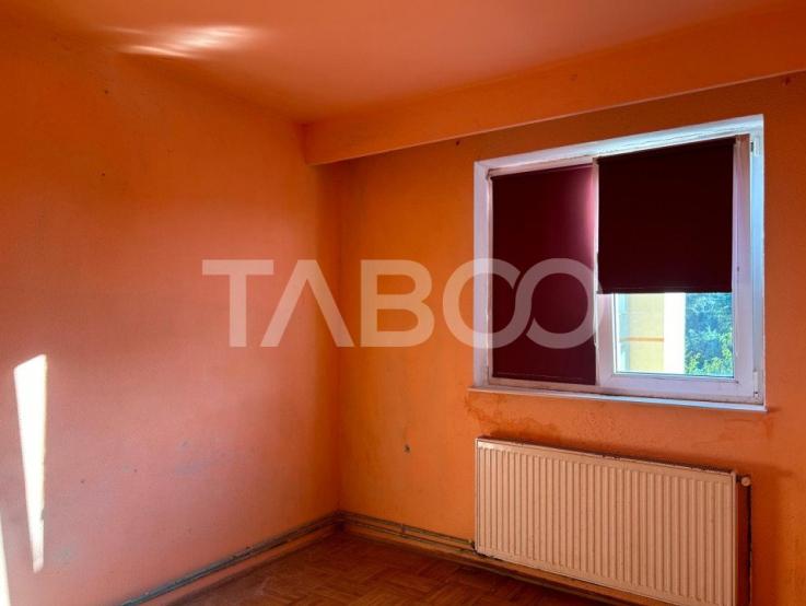 Apartament de vanzare 2 camere decomandate 33 mp zona Stejarului