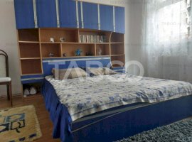 Apartament la curte comuna 3 camere 74 mpu loc parcare 54 mp teren