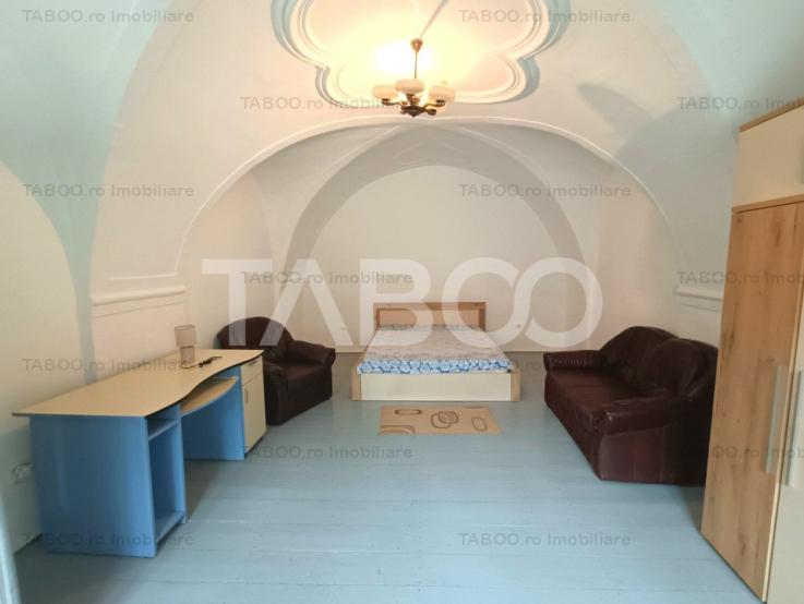 Apartament la casa 3 camere 68 mpu utili in apropiere de Piata Cibin