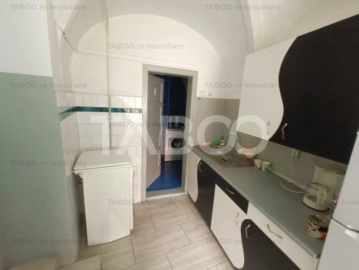 Apartament la casa 3 camere 68 mpu utili in apropiere de Piata Cibin