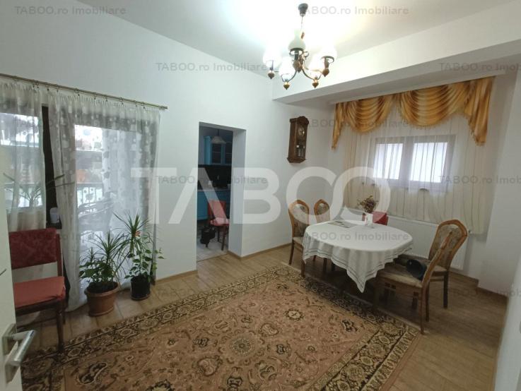 Casa 10 camere 390 mp utili - pe strada Calea Poplacii din Sibiu