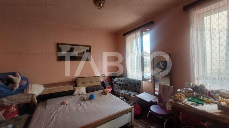 Casa de vanzare cu teren 763 mp si 5 camere 178 mpu zona Lupeni Sibiu