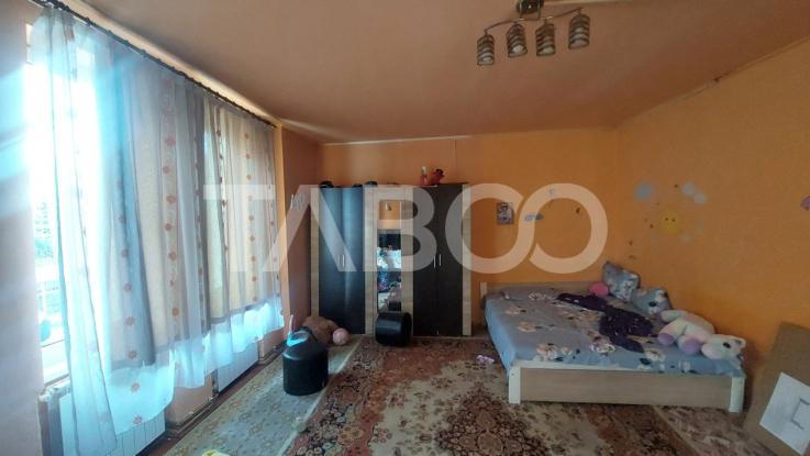 Casa de vanzare cu teren 763 mp si 5 camere 178 mpu zona Lupeni Sibiu