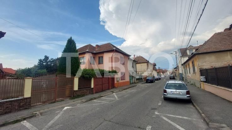 Casa de vanzare cu teren 763 mp si 5 camere 178 mpu zona Lupeni Sibiu