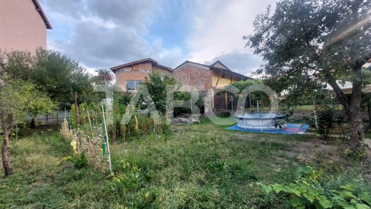 Casa de vanzare cu teren 763 mp si 5 camere 178 mpu zona Lupeni Sibiu