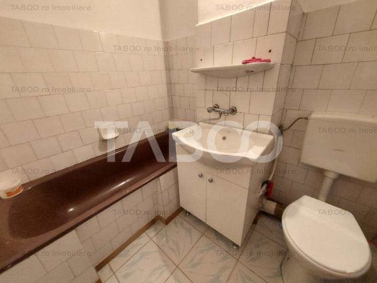 Apartament decomandat 83 mpu 4 camere 2 bai debara camara Central