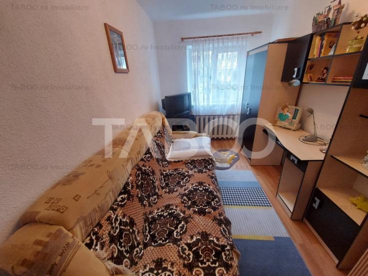 Apartament decomandat 4 camere 2 bai 83 mpu debara camara Central