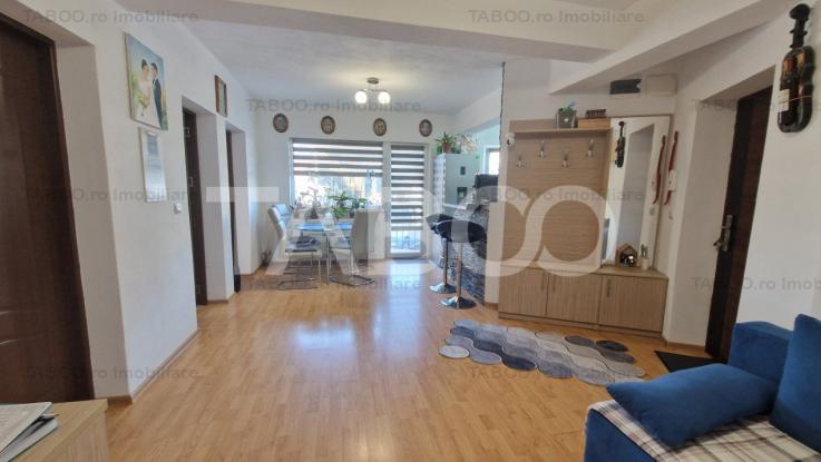 Apartament 3 camere cu 2 balcoane garaj parcare si curte Turnisor