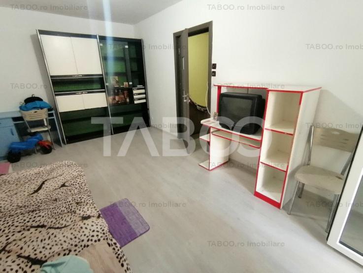 Apartament 2 camere decomandate etaj intermediar balcon Vasile Aaron