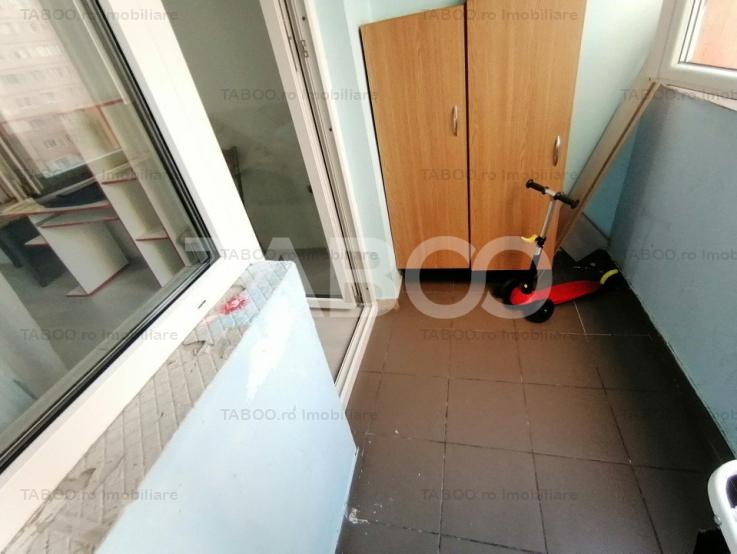 Apartament 2 camere decomandate etaj intermediar balcon Vasile Aaron