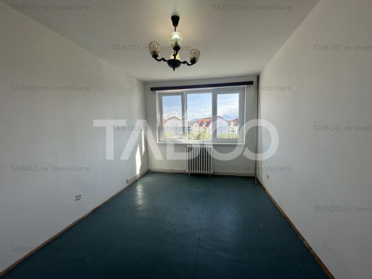 Apartament decomandat 65 mpu 3 camere pivnita balcon Siretului