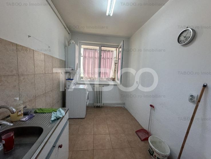 Apartament decomandat 65 mpu 3 camere pivnita balcon Siretului