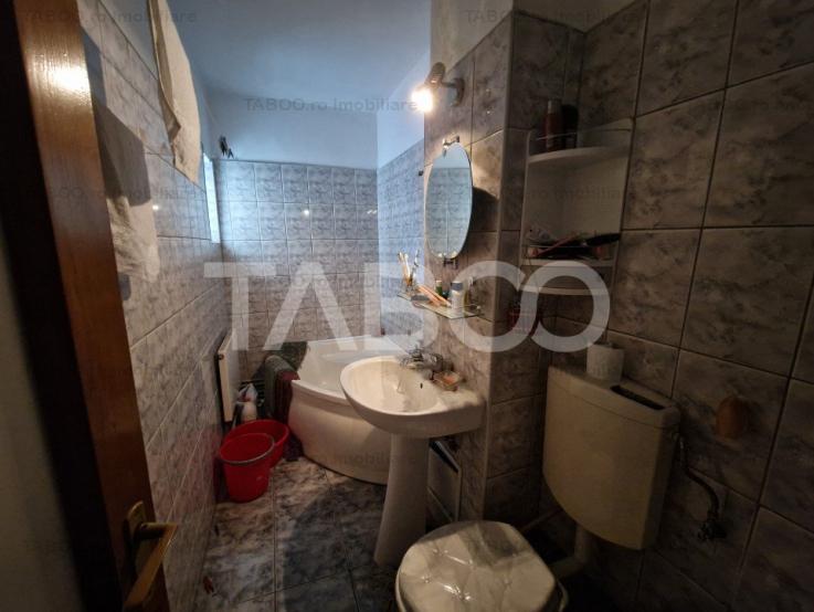 Apartament decomandat 3 camere etaj 1 zona centrala Milea Sibiu