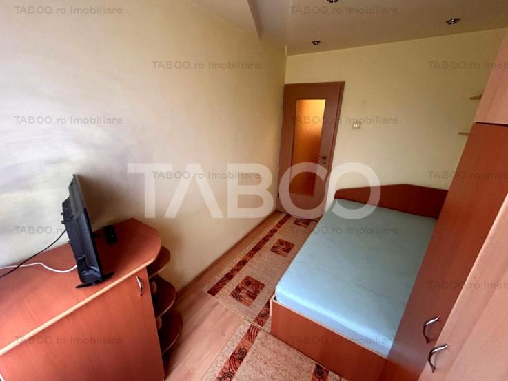 Apartament 3 camere decomandate 60 mpu si balcon zona Mihai Viteazul