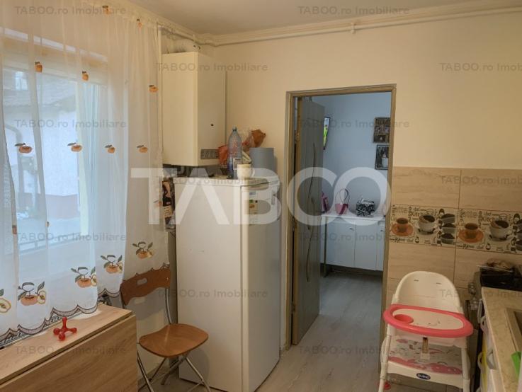 Apartament 2 camere 41 mpu etaj parter curte 43 mp zona Broscarie