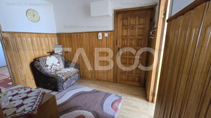 Apartamnet 3 camere etaj 1 de inchiriat zona Scoala de Inot