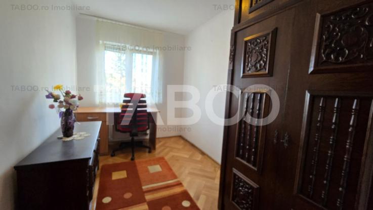 Apartamnet 3 camere etaj 1 de inchiriat zona Scoala de Inot