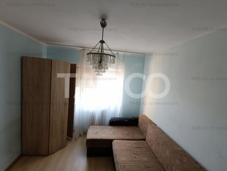 Apartament decomandat 3 camere 70 mpu mobilat etaj 3 Cetate Alba Iulia