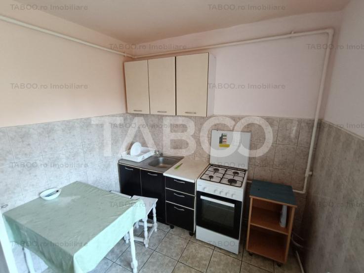 Apartament decomandat 3 camere 70 mpu mobilat etaj 3 Cetate Alba Iulia