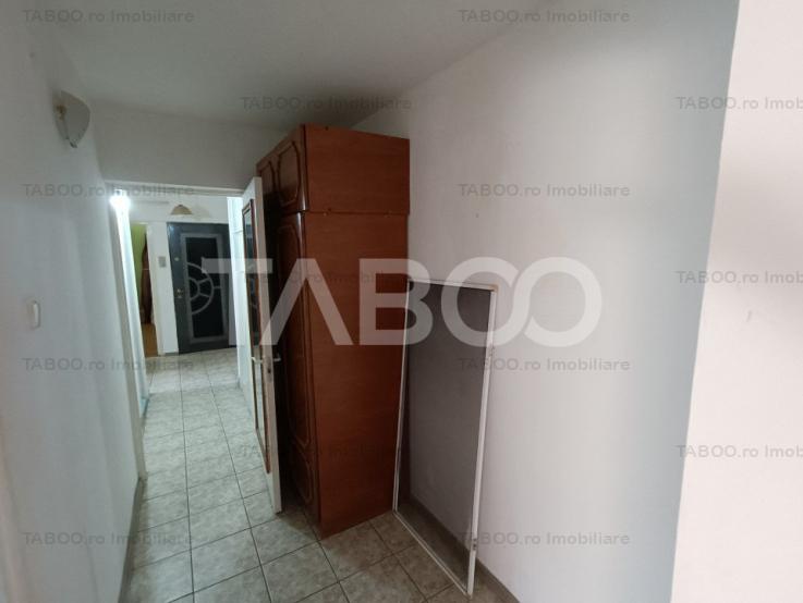 Apartament decomandat 3 camere 70 mpu mobilat etaj 3 Cetate Alba Iulia