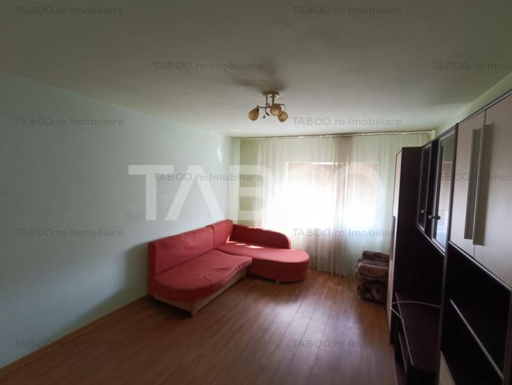 Apartament decomandat 3 camere 70 mpu mobilat etaj 3 Cetate Alba Iulia