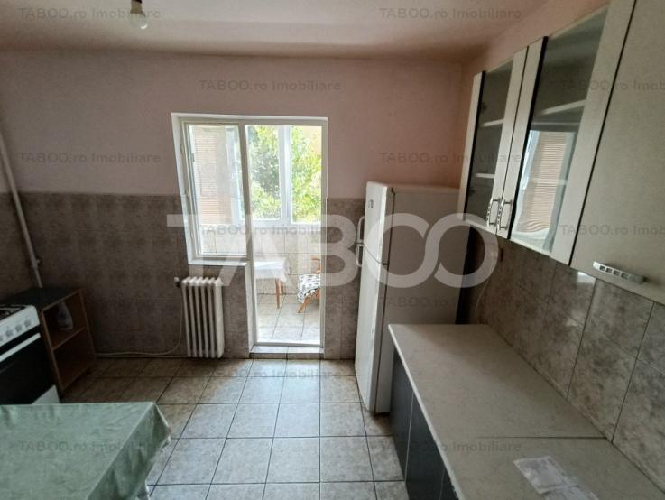 Apartament decomandat 3 camere 70 mpu mobilat etaj 3 Cetate Alba Iulia