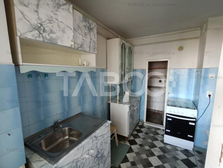 Apartament etaj 2 cu 3 camere 65 mpu pivnita Ultracentral Alba Iulia