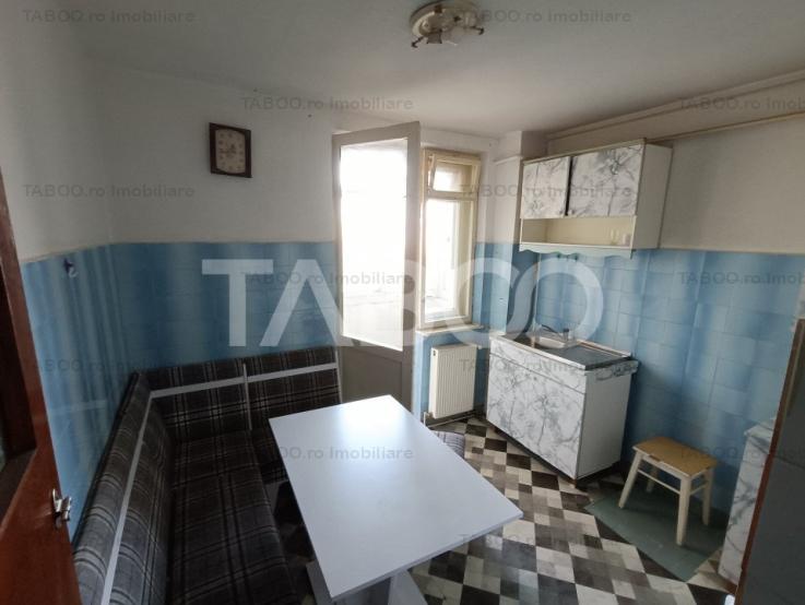 Apartament etaj 2 cu 3 camere 65 mpu pivnita Ultracentral Alba Iulia