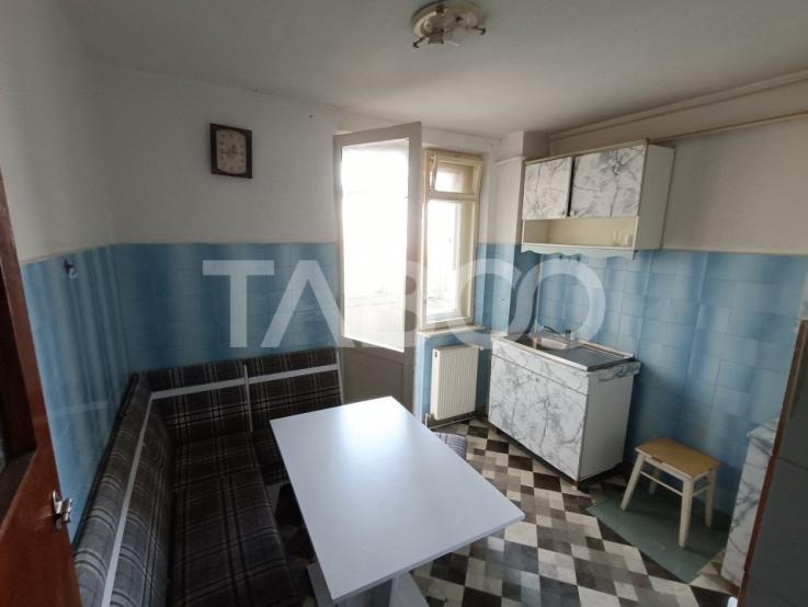 Apartament 3 camere 65mpu mobilat pivnita 2 balcoane etaj 2 Alba Iulia