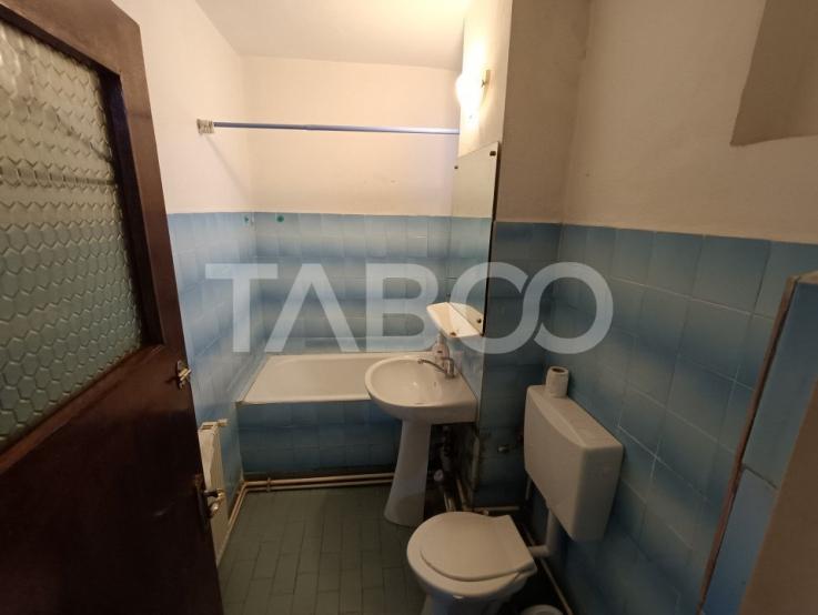 Apartament 3 camere 65mpu mobilat pivnita 2 balcoane etaj 2 Alba Iulia