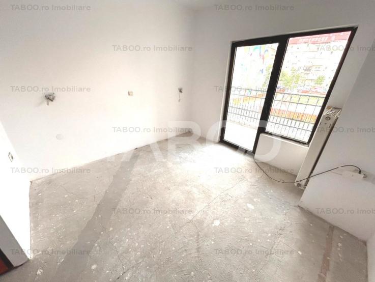 Spatiu comercial de inchiriat 15 camere 9 bai 400 mpu in Strand Sibiu