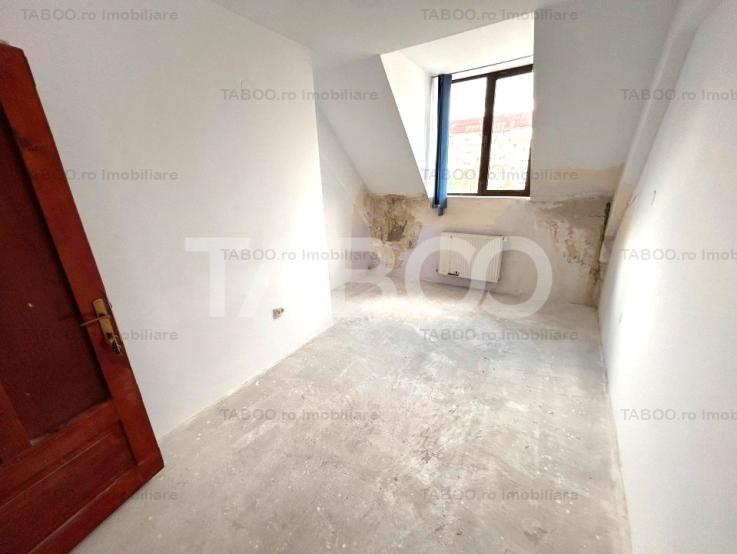 Spatiu comercial de inchiriat 15 camere 9 bai 400 mpu in Strand Sibiu