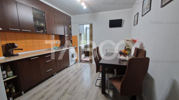 Apartament cu 2 camere calduros si spatios de vanzare in Vasile Aaron