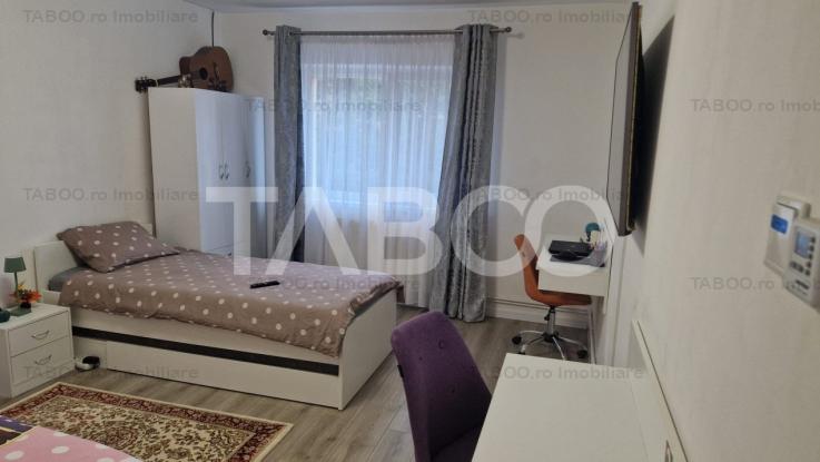 Apartament cu 2 camere calduros si spatios de vanzare in Vasile Aaron