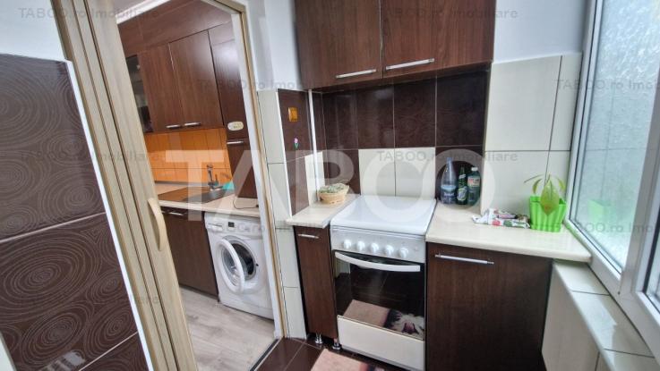 Apartament cu 2 camere calduros si spatios de vanzare in Vasile Aaron