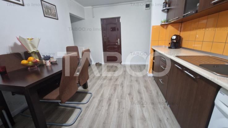 Apartament cu 2 camere calduros si spatios de vanzare in Vasile Aaron