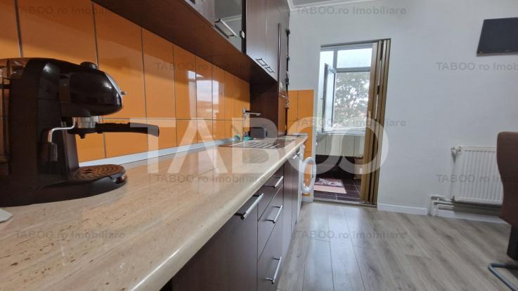 Apartament cu 2 camere calduros si spatios de vanzare in Vasile Aaron