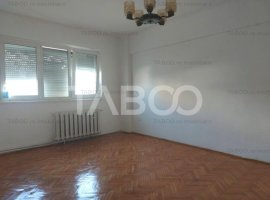 Apartament 65 mp 3 camere decomandate 2 bai pivnita zona Siretului