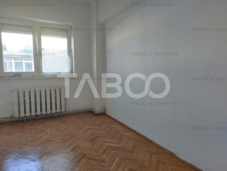 Apartament 65 mp 3 camere decomandate 2 bai pivnita zona Siretului