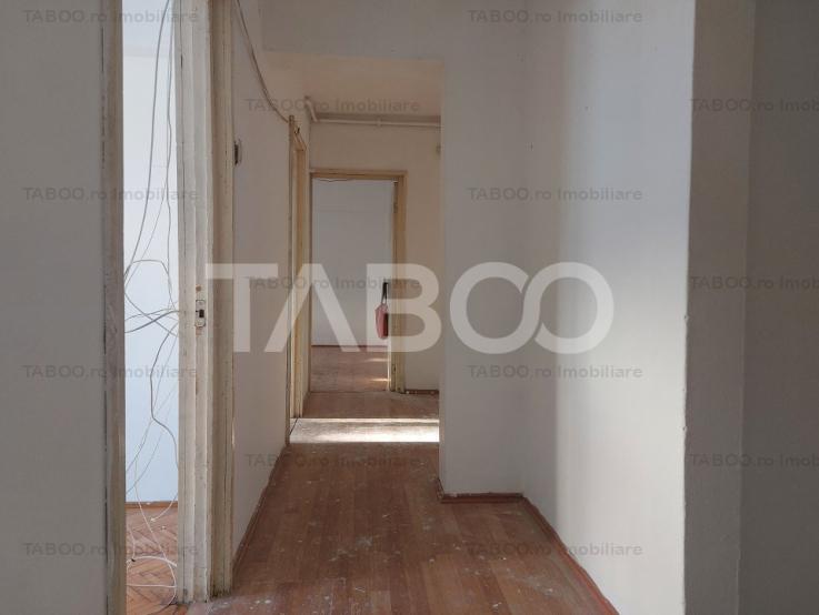 Apartament 65 mp 3 camere decomandate 2 bai pivnita zona Siretului