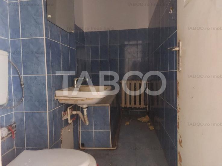 Apartament 65 mp 3 camere decomandate 2 bai pivnita zona Siretului