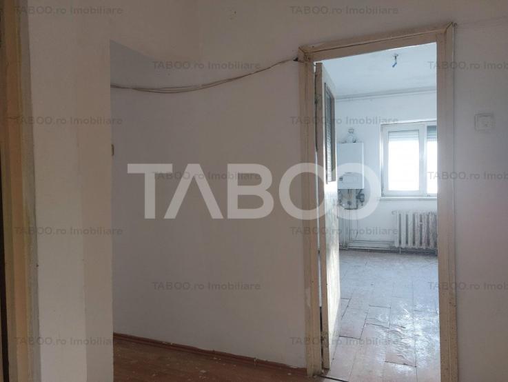 Apartament 65 mp 3 camere decomandate 2 bai pivnita zona Siretului