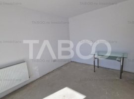 Apartament de vanzare cu 3 camere si 2 balcoane cu bucatarie separata