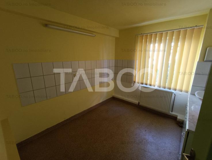 Spatiu comercial 5 incaperi 3 bai 107 mpu boxa 9 mp Cetate Alba Iulia