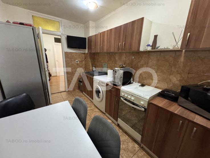 Apartament decomandat cu 3 camere si pivnita Vasile Aaron Sibiu