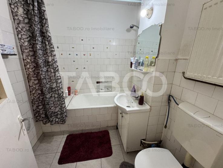 Apartament decomandat cu 3 camere si pivnita Vasile Aaron Sibiu