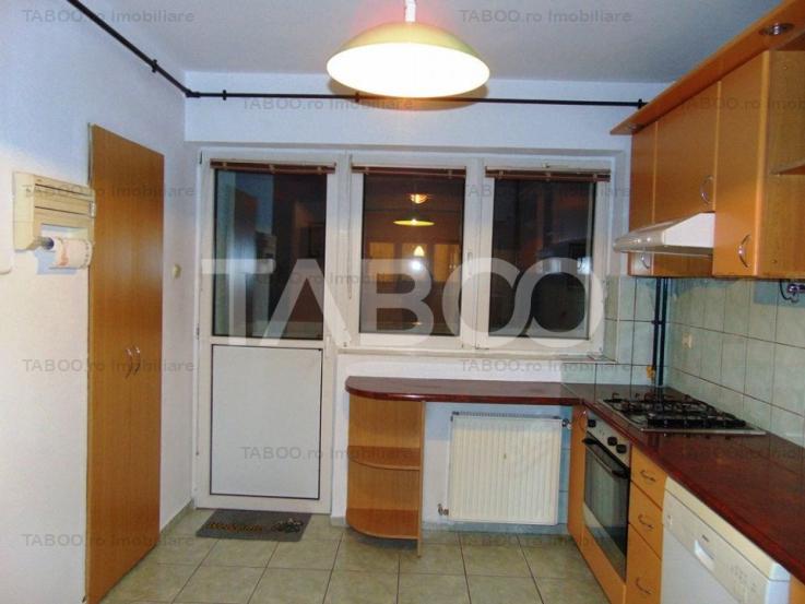 Apartament cu 3 camere decomandate 90 mp utili de inchiriat in Sibiu