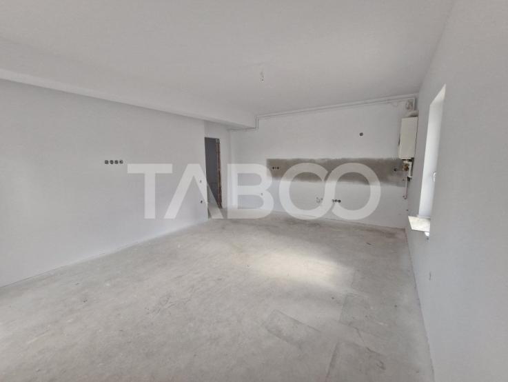 Apartament 60 mpu la CHEIE cu 3 camere balcon 18 mp pe Doamna Stanca