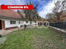 Casa de vanzare 3 camere anexe gospodaresti 5702 mp teren in Gura Vaii