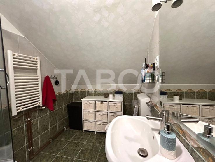 Apartament de vanzare 3 camere 81 mpu 2 bai balcon zona Mihai Viteazul